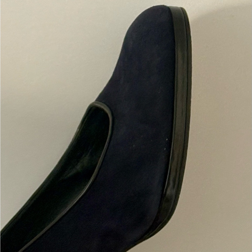 Stuart Weitzman Dark Blue Suede Pumps, size 8.5 - Picture 3 of 7